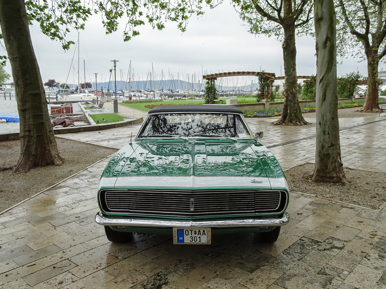 Még a borús balatoni táj is jól áll ennek az 5,4 literes V8-assal felszerelt, 1968-as Chevrolet Camaro RS Convertible-nek! 