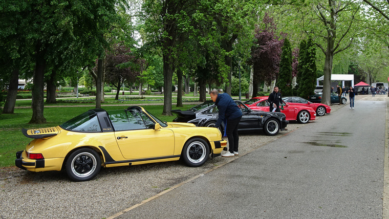 Nehéz lenne választani, ez az 1980-as, 3,0 literes, 260 lóerős 911 S Targa is kívánatos, különösen a Talbot sárga színben.