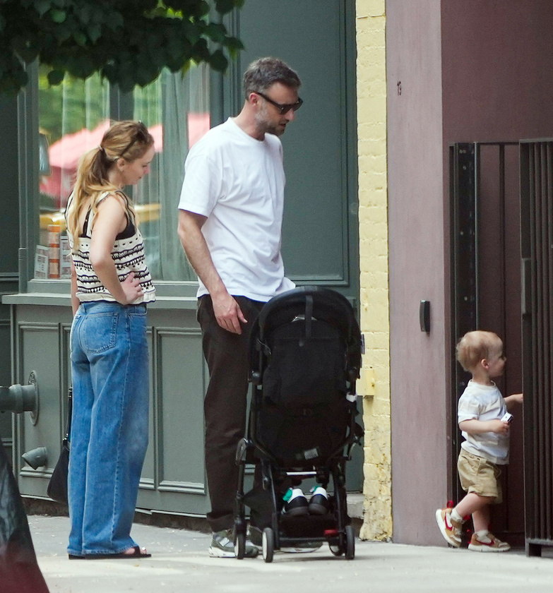 Mióta megszületett Jennifer Lawrence gyermeke, azóta a színésznő és férje, Cooke Marooney ritkán mozdulnak ki otthonról, inkább magánéletükre szánják az idejüket