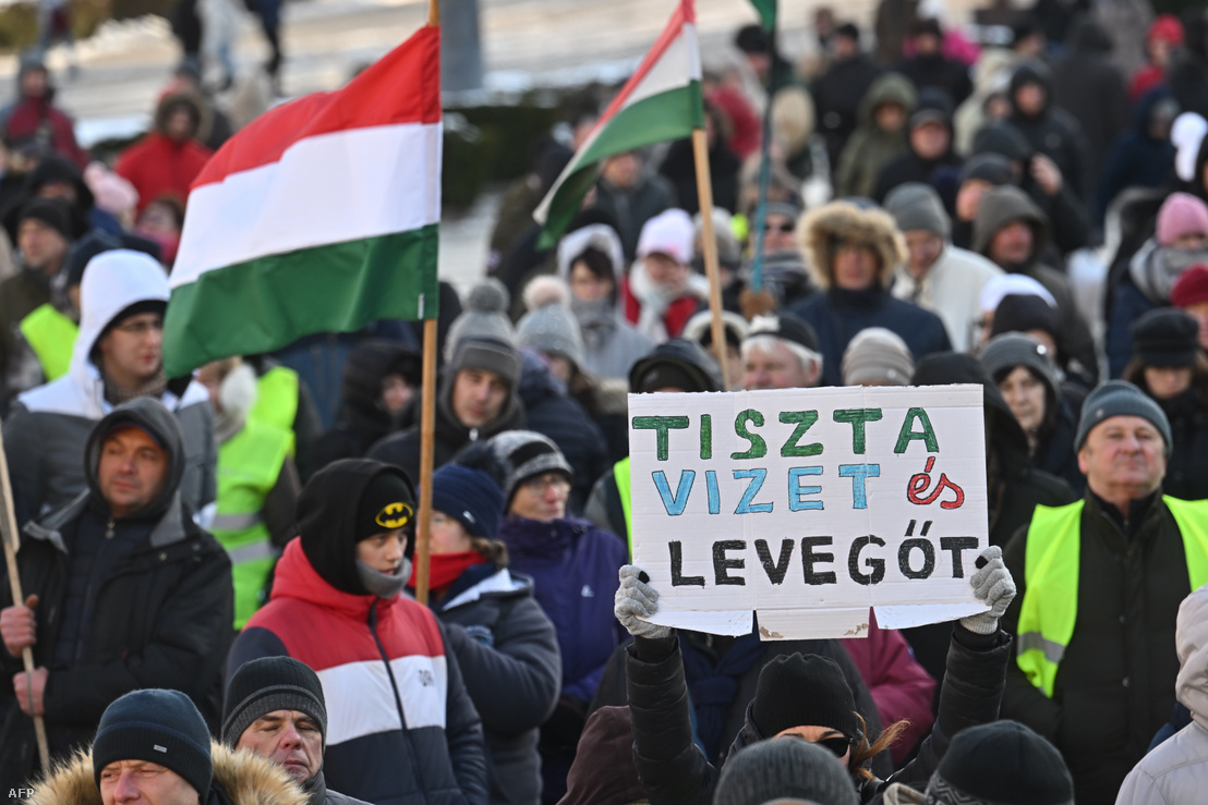 Akkumulátorgyár építése ellen tüntetők Debrecenben 2023. február 4-én