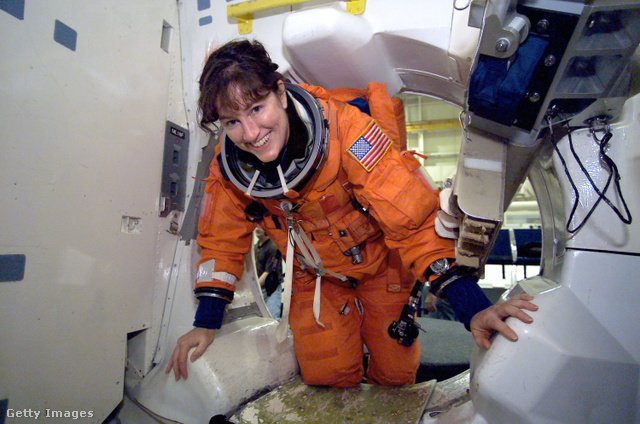 Laurel B. Clark asztronauta 2002-ben: lehet, hogy nő lép először a Mars felszínére is?