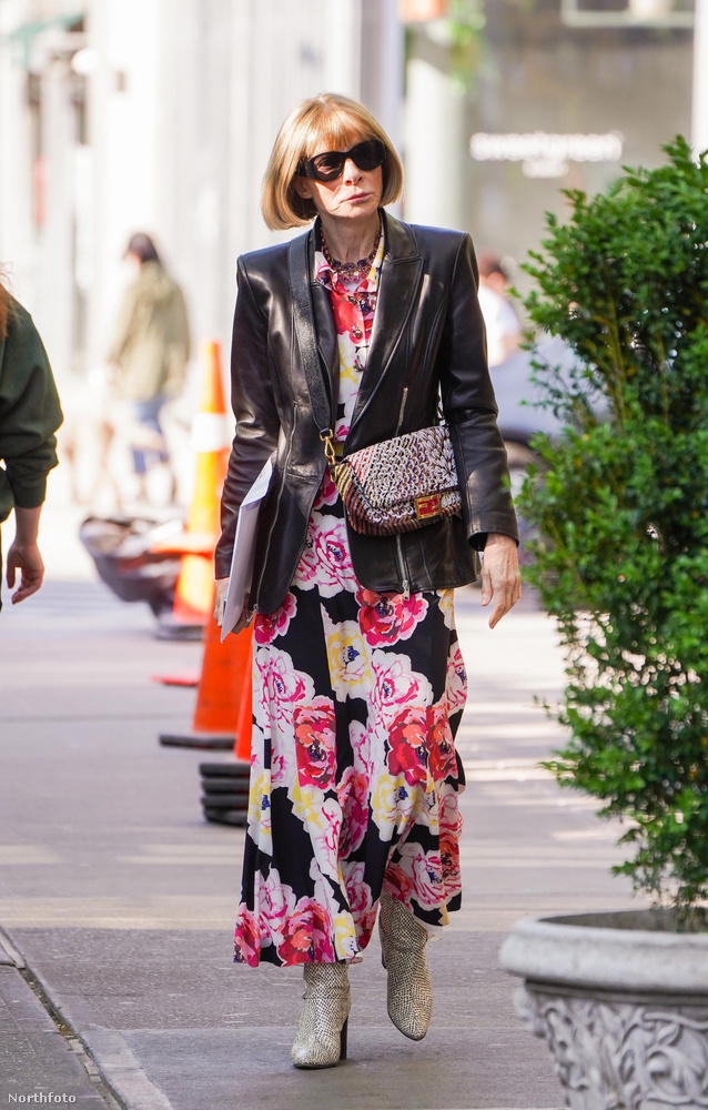 New York utcáin látták sétálni a Vogue világhírűen keménykezű főszerkesztőjét, Anna Wintour-t