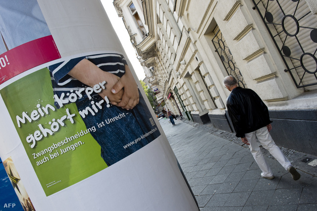 Körülmetélés-ellenes plakát Németországban
