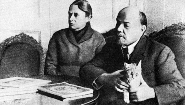 Inessza Armand a macskabarát Lenin társaságában 1920 körül