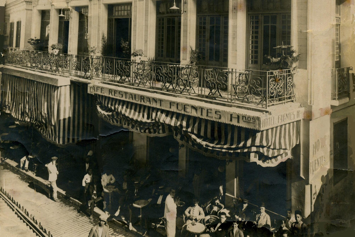 Az egykori osztrák–magyar konzulátus területét átvevő Fuentes Hotel 1925-ben
