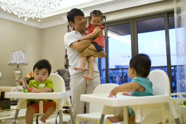 Tony Jiang három gyereke amerikai béranyától született