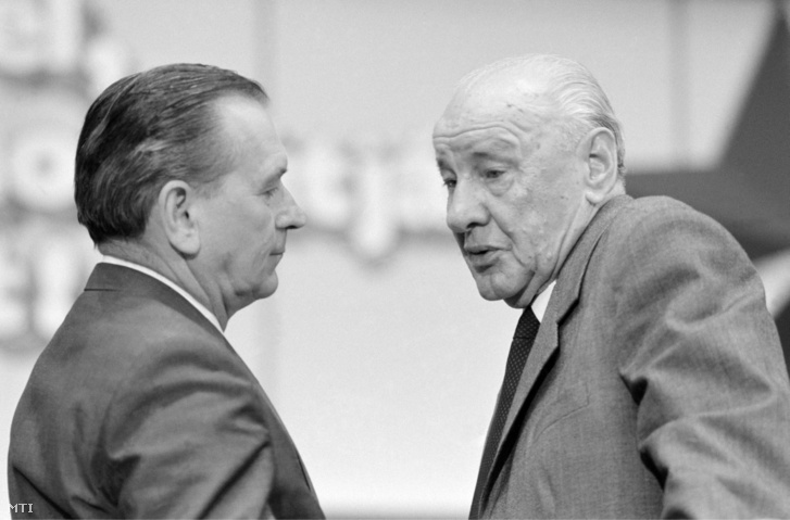 Kádár János, a Magyar Szocialista Munkáspárt (MSZMP) elnöke és Grósz Károly, az MSZMP új főtitkára az MSZMP országos értekezletén 1988. május 22-én