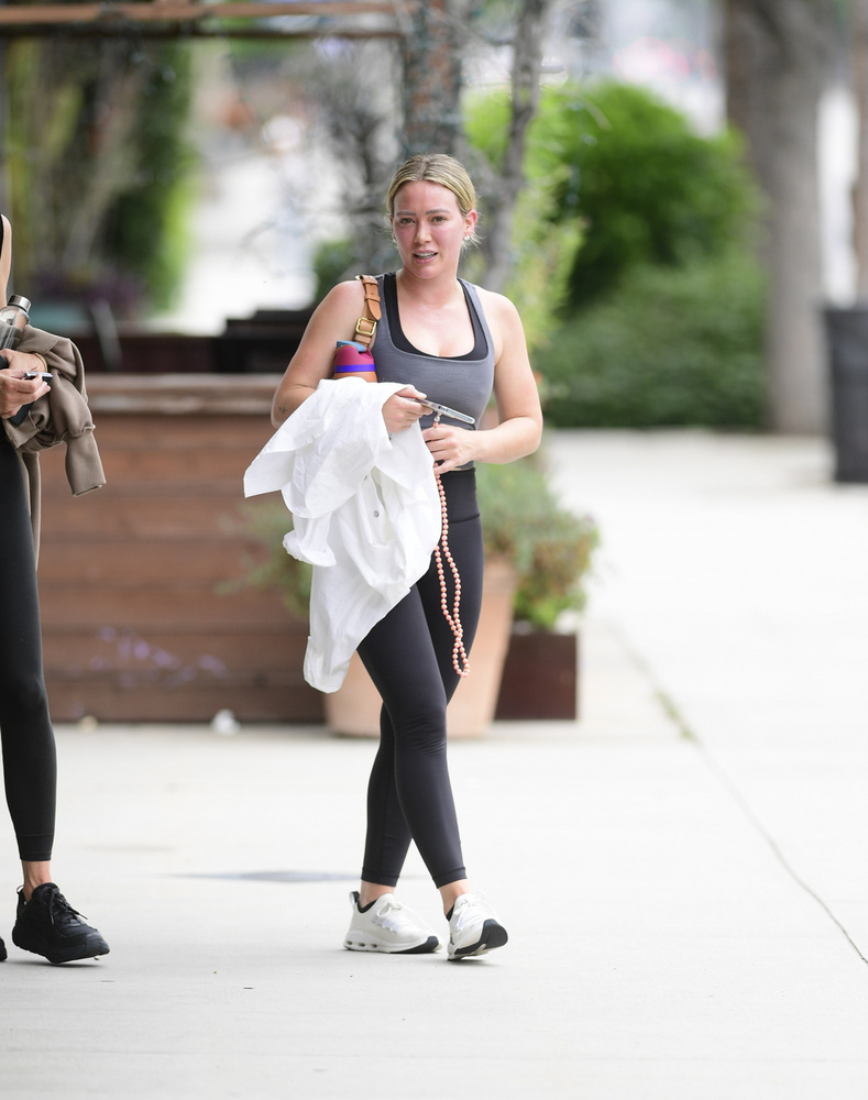 Nem veti meg az izzasztó edzéseket Hilary Duff, akit az elmúlt napokban többször is kiszúrtak a lesifotósok egy Los Angeles-i edzőteremnél
