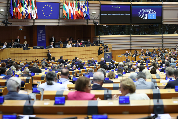 Össztűz alatt a magyar kormány az Európai Parlamentben