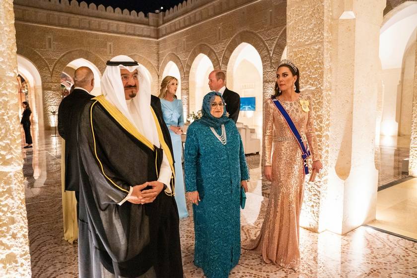 Katalin hercegné egy csillogó, arany estélyiben jelent meg Hussein herceg lagziján.