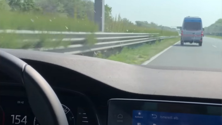 Gyorshajtáson kaptak egy magyar rendőrt az autópályán