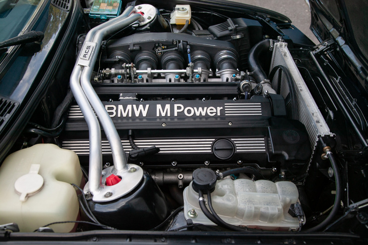 M5 motor az E30-ban, legálisan...