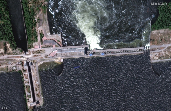 Nova Kahovka víztározó gátja 2023. június 5-én