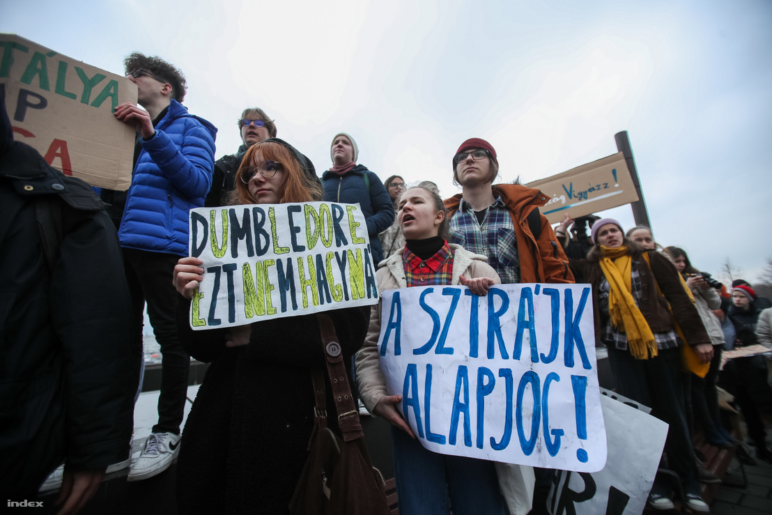 Sztrájk a Kossuth téren 2022. március 16-án