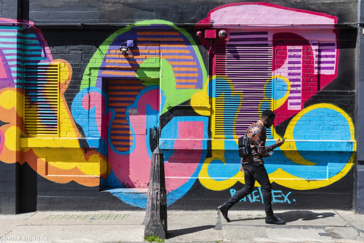 Egy színes falfestmény Londonban