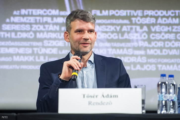 Tősér Ádám rendező a Blokád című film sajtóvetítése után tartott sajtótájékoztatón Budapesten, az Uránia Nemzeti Filmszínházban 2022. október 17-én
