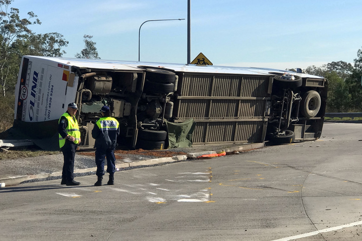 A buszbaleset helyszíne az ausztráliai Hunter Valley-ben 2023. június 12-én