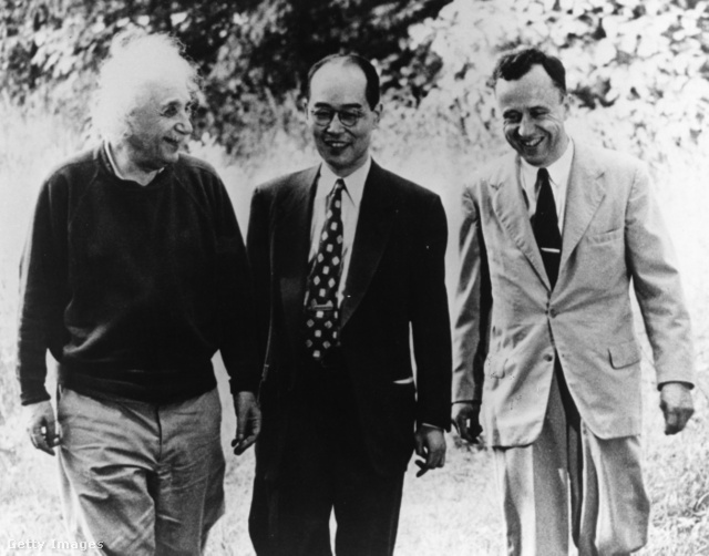 Wheeler Albert Einstein és Jukava Hideki japán elméleti fizikus társaságában