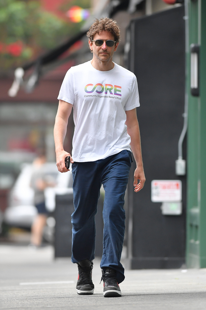 Bradley Coopert is New Yorkban kapták le a fotósok