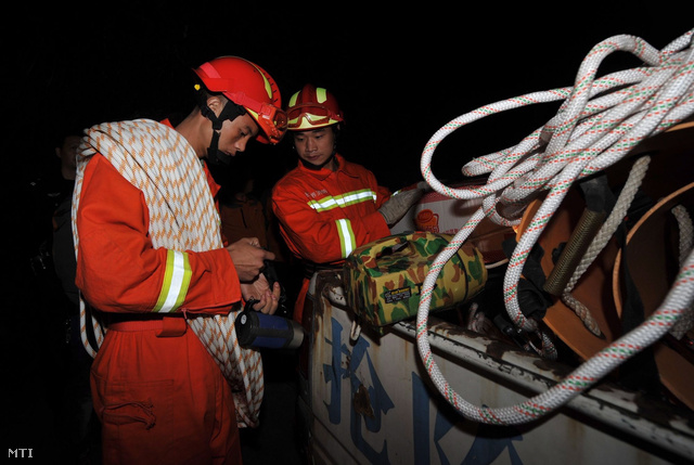 A sportoló keresésére induló mentőcsapat, Csangcsiacsie 2013. október 9.