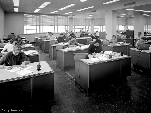 A NASA elődjénél, az amerikai repülésügyi és űrkutatási hivatalnál (NACA) alkalmazott „számítógéphölgyek” az 1950-es években