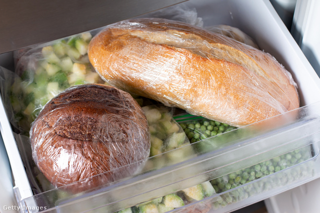 A kenyeret hűtőben inkább ne tároljuk, mehet viszont a fagyasztóba