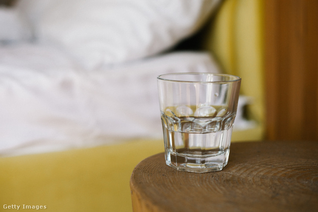 Ha megiszol egy pohár vizet lefekvés előtt, javulhat az alvásminőséged