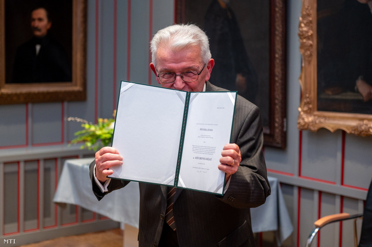 Péntek János nyelvész, professor emeritus a Széchenyi-díj átvétele után a kolozsvári Vallásszabadság Házában 2023. június 16-án