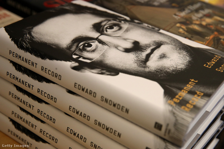 Edward Snowden Permanent Record című könyve