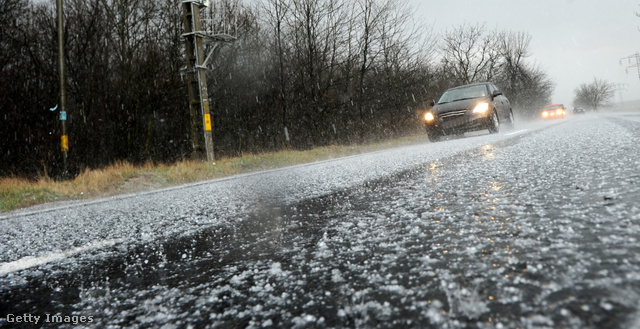 A Dél-Dunántúlon akár jég is eshet a késő délutáni, esti órákban, ezért fokozott figyelmet igényel a közlekedés