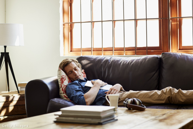 A munkakultúránk nem teszi lehetővé, hogy aktív felnőttkorban mindennap beiktassuk a délutáni alvást