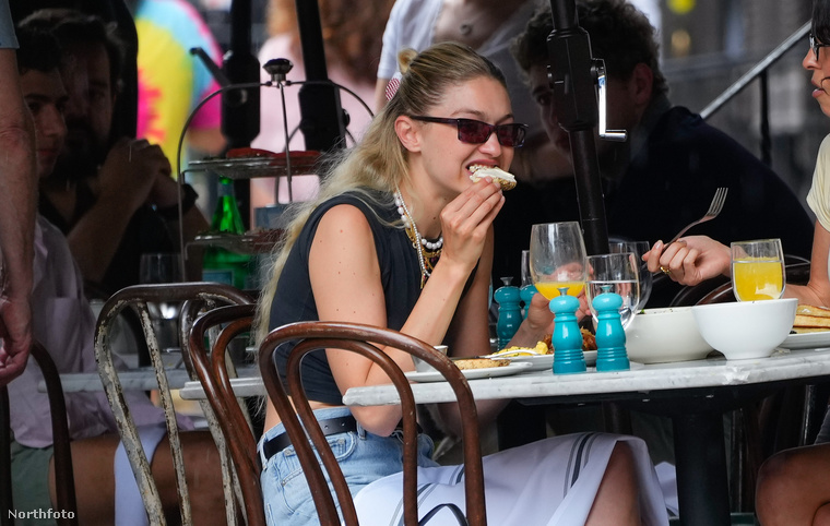 Gigi Hadidot ebéd közben kapták lencsevégre New Yorkban