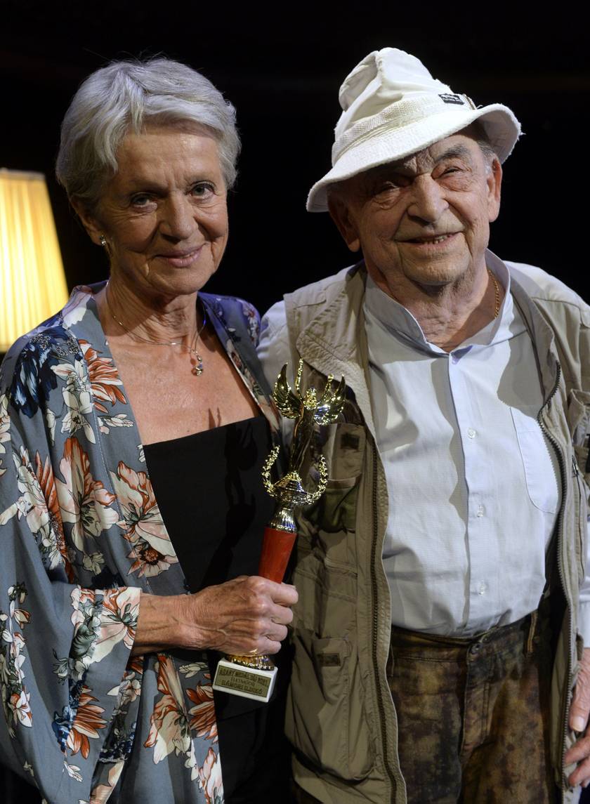 En septiembre de 2021, Ildiko Hamori recibió el premio Lifetime Achievement Award de manos de Gyula Bodroje en la ceremonia de entrega de medallas de oro en el Teatro Bethlen Téri en septiembre de 2021.