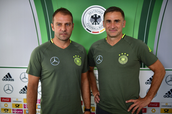 Löw két lehetséges utódja 2016-ban: Hansi Flick ekkor már a DFB sportigazgatója volt, (a rendezői) jobbra tőle Stefan Kuntz, az U21-es német válogatottat hosszú időn át irányító szövetségi edző