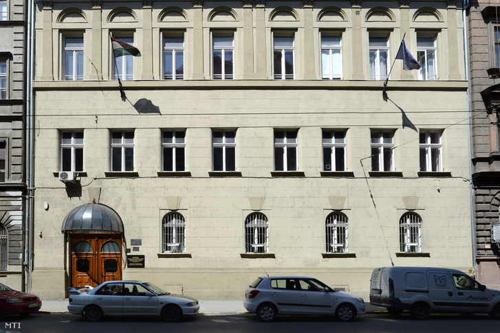 Az Országos Roma Önkormányzat székháza a főváros VII. kerületében 2016. április 30-án