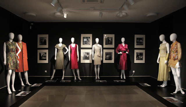 A divat királynőjének kreációi az életéről szóló kiállításon Fotó: Magyar Nemzeti Múzeum