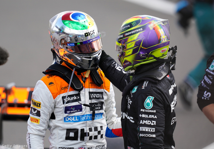 Lando Norris és Lewis Hamilton a Brit Nagydíj után 2023. július 9-én