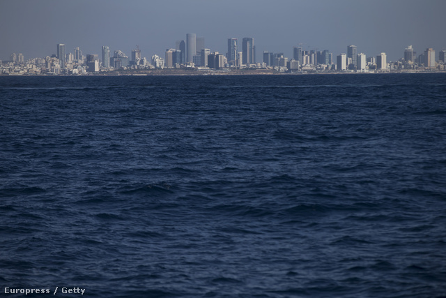 Tel-Aviv látképe a tengerről