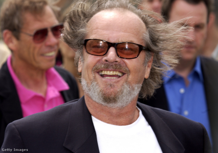Még a szél fuvallata sem borzolja Jack Nicholson kedélyét 2002-ben Cannes-ban