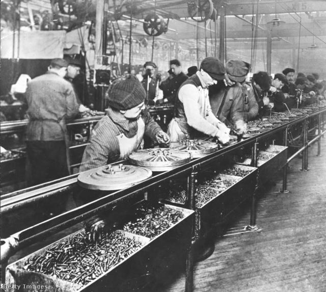 Gyártósor a Ford-üzemben az 1910-es években