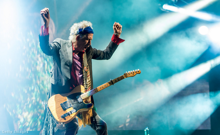 Keith Richards értetlenül áll a történtek előtt