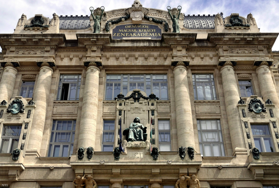 A Liszt Ferenc Zeneművészeti Egyetem épülete 2023. május 11-én