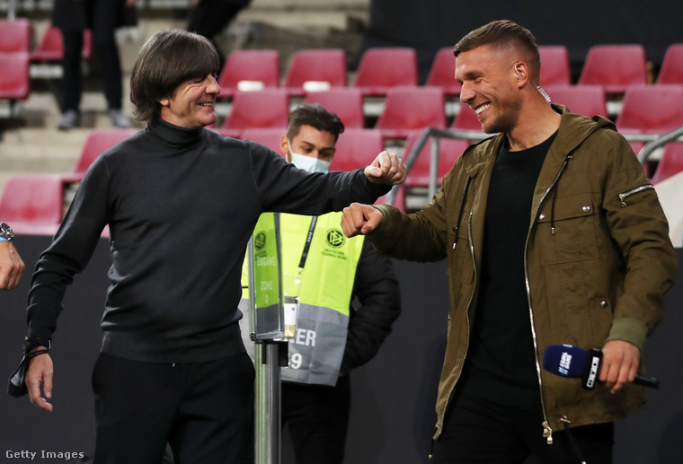 Joachim Löw a német válogatott korábbi edzője és Lukas Podolski. (Fotó: Lars Baron / Getty Images Hungary)