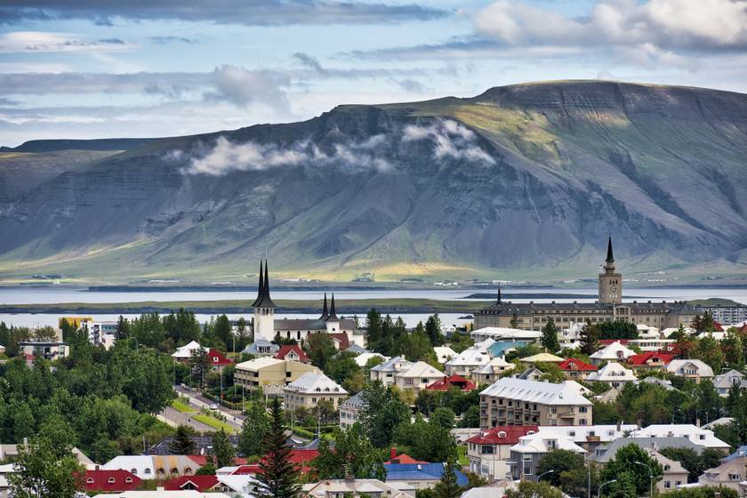 Izland kvázi letaszíthatatlan a trónról, több mint egy évtizede vezeti a békés országok listáját, mindössze egyszer lett ezüstérmes. Nem olcsó az út, de a biztonság kiváló.