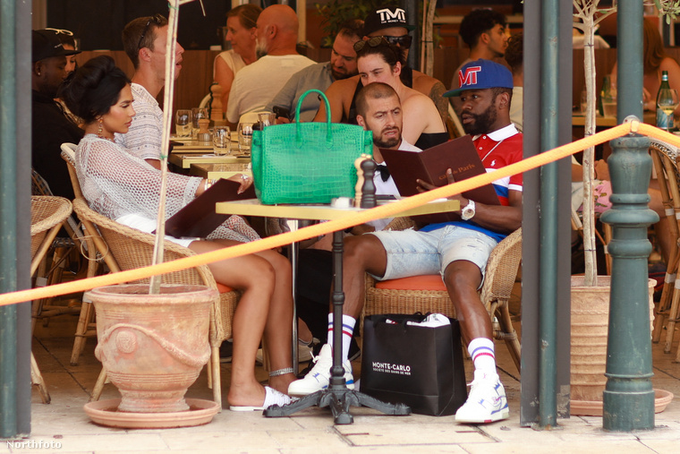 Floyd Mayweather barátnőjével Gallienne Nabila-val ebédelt a Café de Paris-ban Saint-Tropez kikötőjében