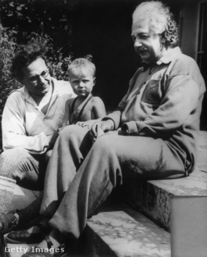 Einstein fiával és unokájával, Bernhard Caesarral 1936-ban