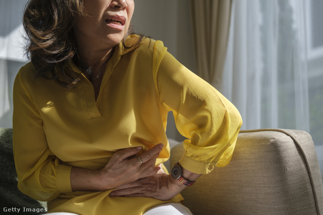 A laktózintolerancia számos kellemetlen tünettel, például hasfájással jár
