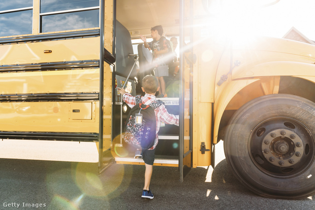 Ha máshonnan nem is, amerikai filmekből jól ismerjük az iskolabuszokat