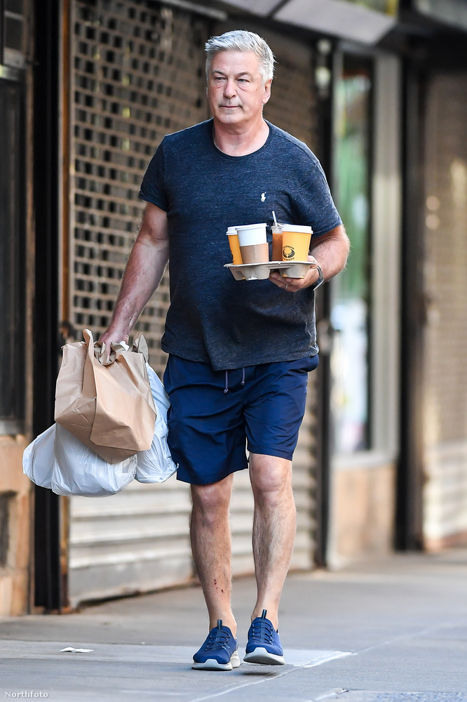Alec Baldwin bot nélkül ugrott ki kávéért és reggeliért New Yorkban