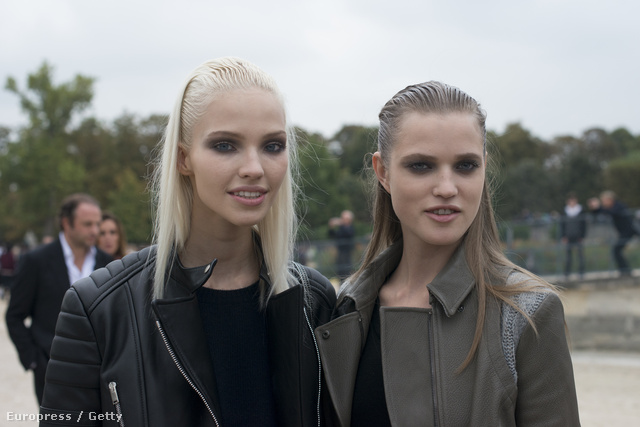 Két fiatal modell, Sasha és Malina a párizsi divathéten.